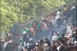太陽報：哥倫比亞聯(lián)賽球迷斗毆導(dǎo)致比賽中斷，超300人被逐出球場