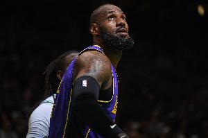 香農·夏普：詹姆斯已不是NBA前五的球員 但42歲的他也算史無前例