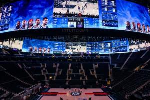 記者：達(dá)科電子和多支NBA球隊(duì)都有合作 這么幫快船會(huì)讓他們?cè)趺聪? title=