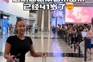 逗！杰倫·格林開啟中國行 有女粉絲送禮物 還得趕緊給女友示好